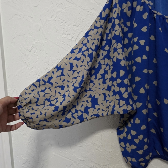 Express Blue and Tan Hearts Top - Picture 2 of 7
